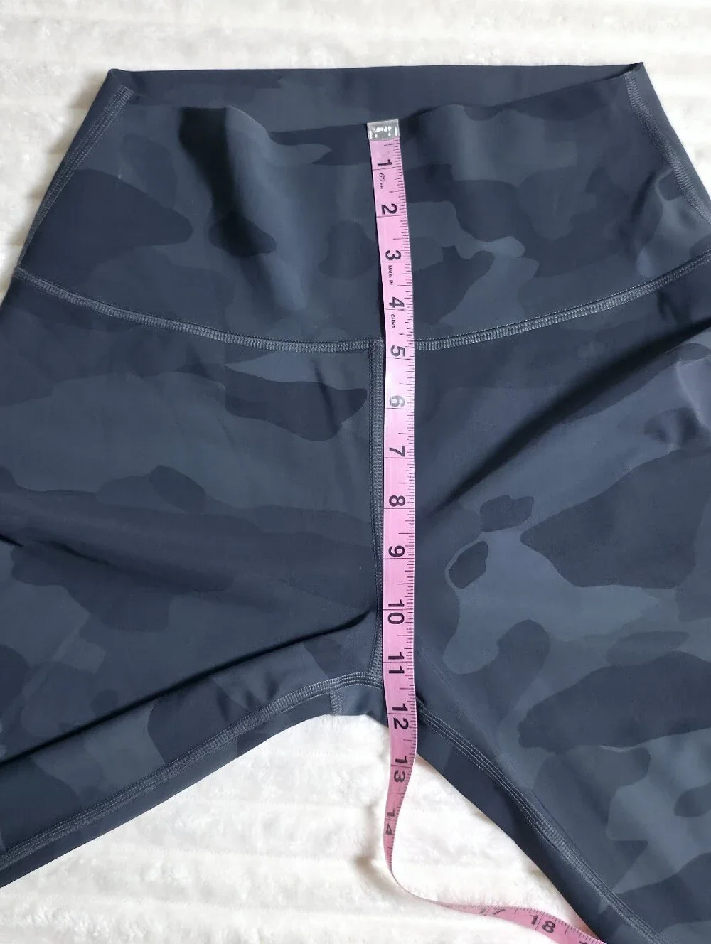 ALO Yoga High-Waist Camo Vapor Legging, Size Medium, Black Camouflage